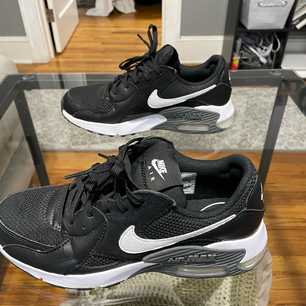 Nike Excee black and white. Size 7.5